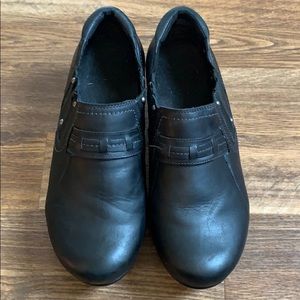 Abeo slip resistant clogs